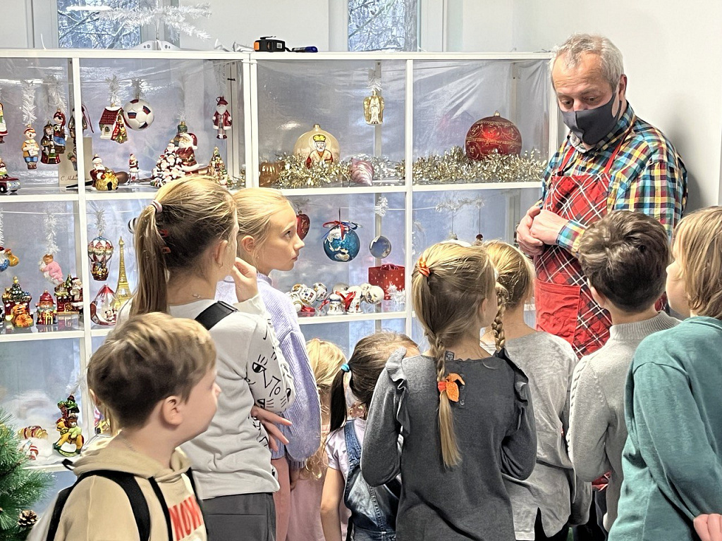 Фабрика ёлочных игрушек. Изображение 11